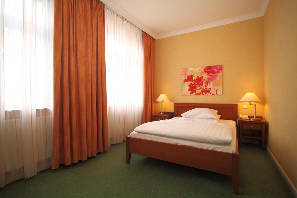 อัลสเตอร์-โฮฟ Hotel ฮัมบูร์ก ภายนอก รูปภาพ