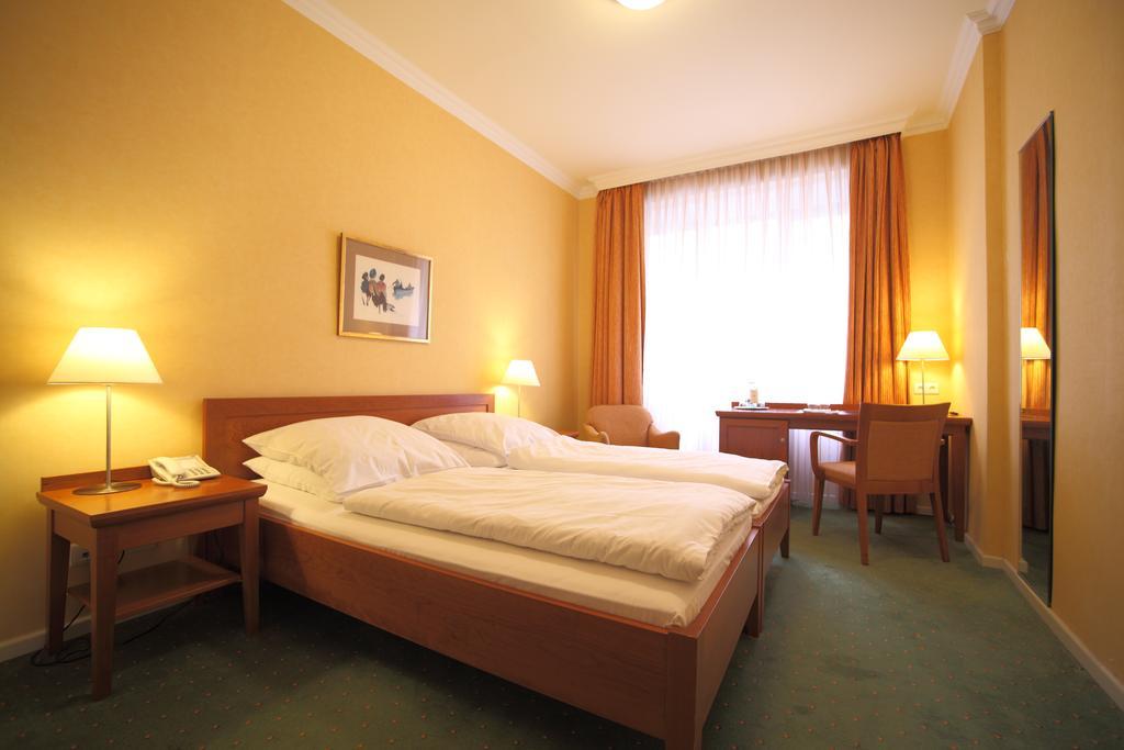 อัลสเตอร์-โฮฟ Hotel ฮัมบูร์ก ภายนอก รูปภาพ